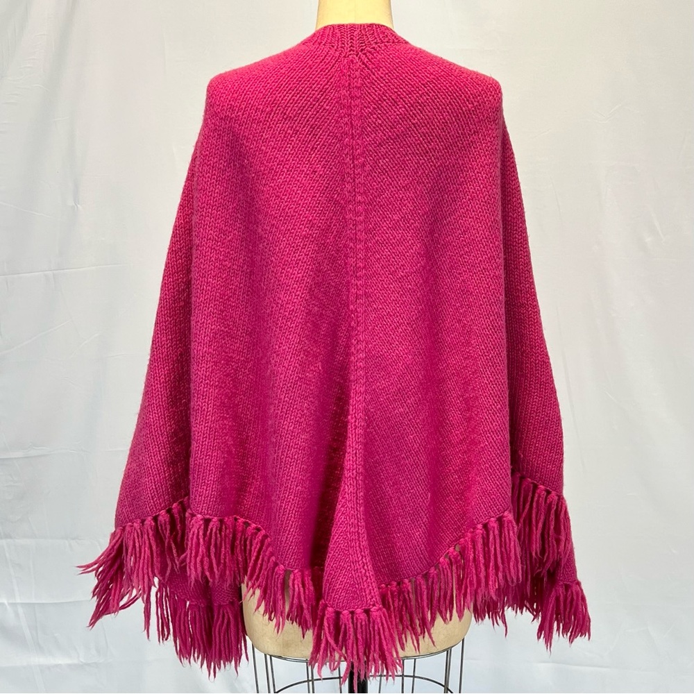 VINTAGE raspberry knit sweater poncho‎ cape wrap fringe button front 60s 70s - Picture 5 of 11